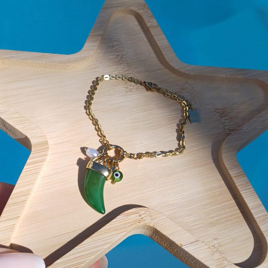 Bracelet "CHEYENNE" Vert avec Breloques en Acier Inoxydable – Tendance