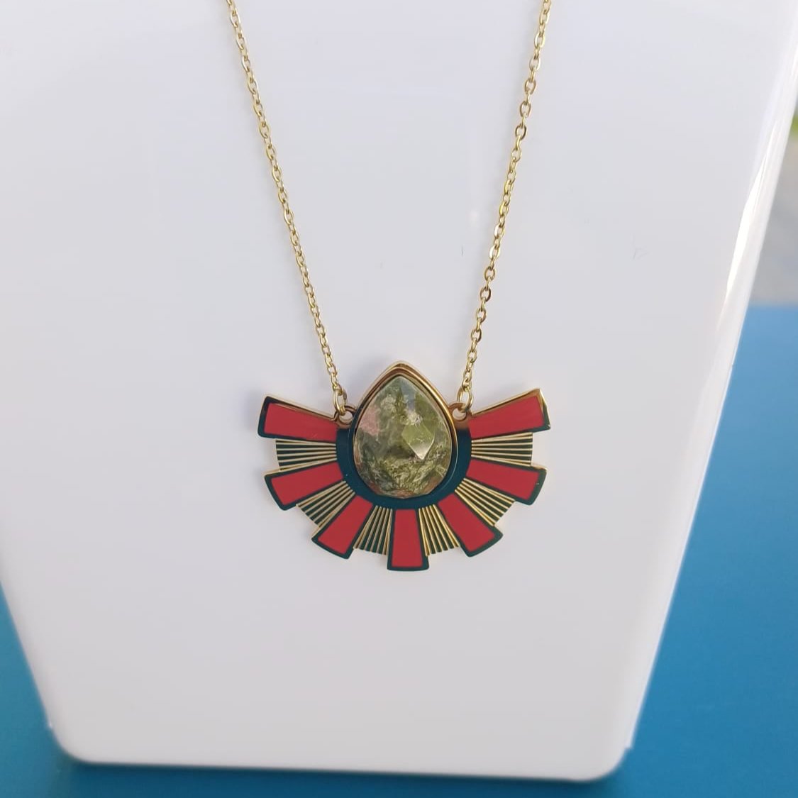 Collier "MAGMA" doré et rouge – Bijou femme tendance en acier inoxydable