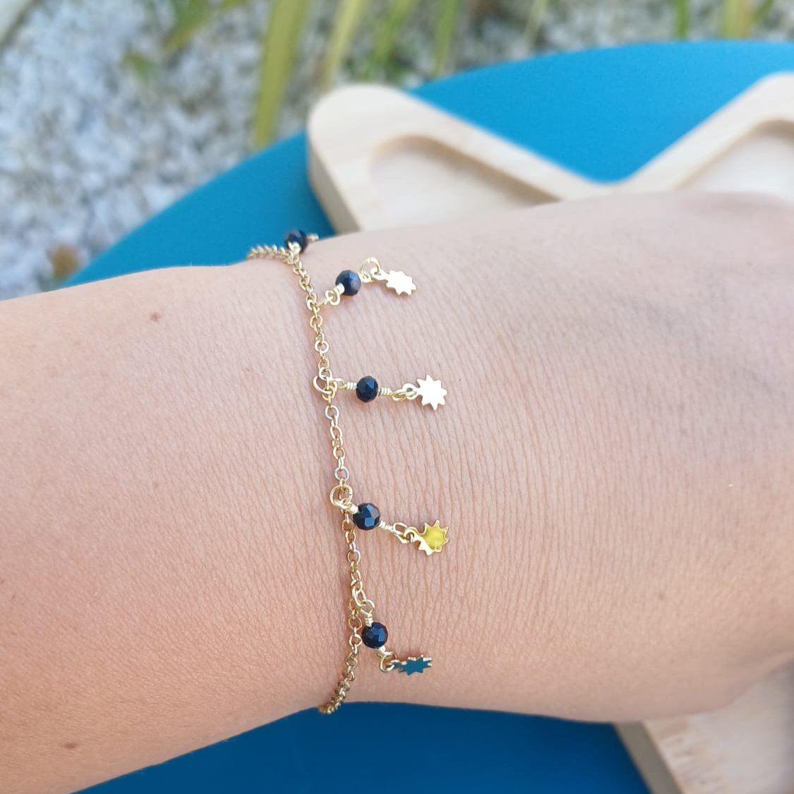 Bracelet "BOHEMIAN" doré femme – Bijou bohème chic avec pampilles et pierre noire
