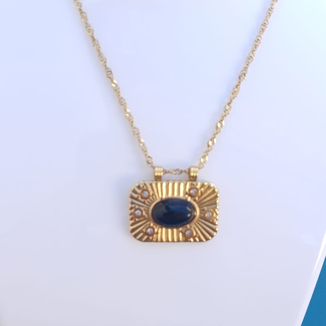Collier "RÊVE GYPSY" doré femme – Bijou bohème avec médaillon et pierre noire, acier inoxydable hypoallergénique