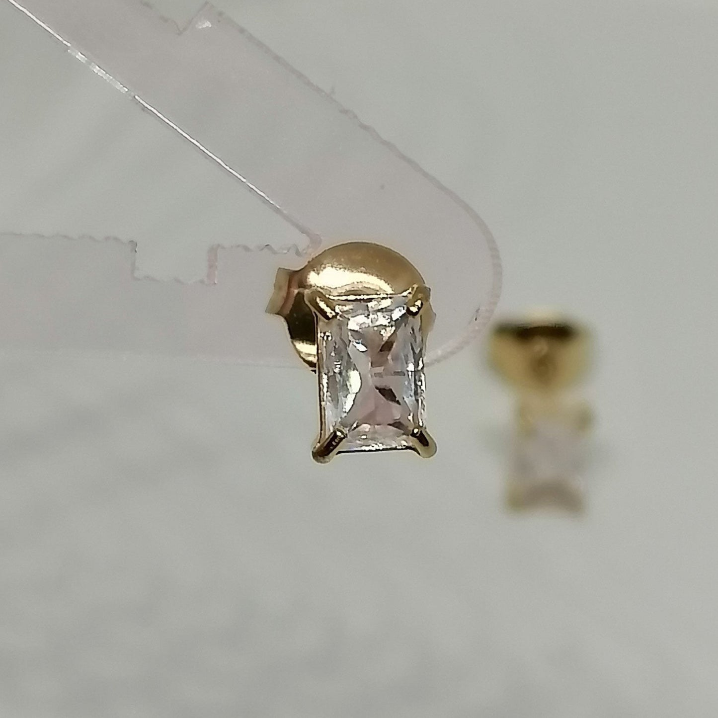 Boucles d’oreilles LANA acier inoxydable – Puces dorées avec pierre blanche ou orange clair