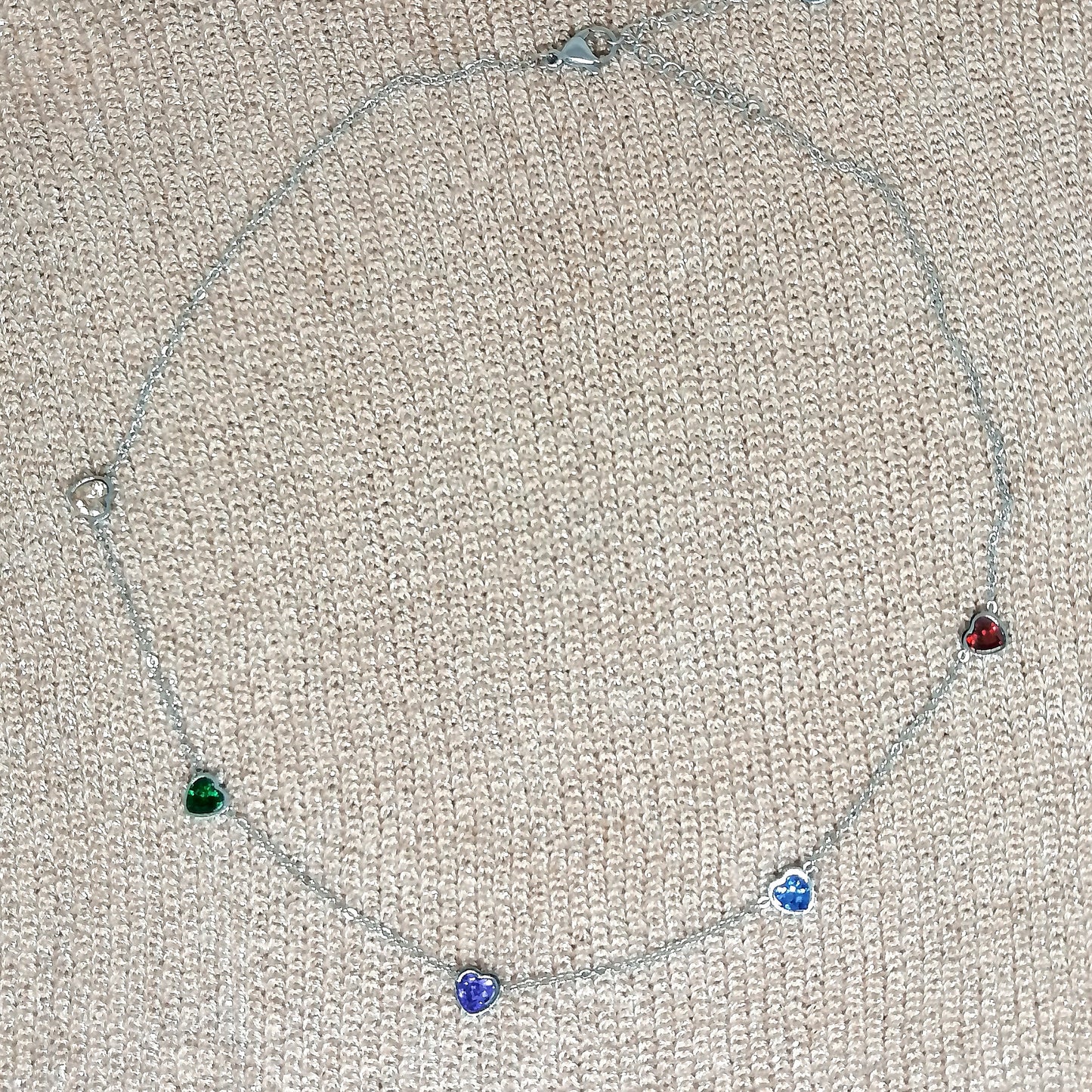 Collier "BELLA" argenté avec cœurs multicolores – Acier inoxydable