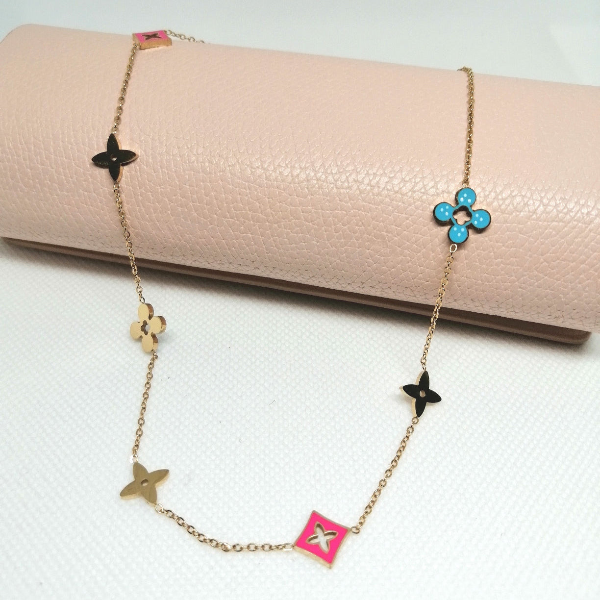 Collier doré trèfles multicolores "DAME DE TRÈFLE" – Acier inoxydable