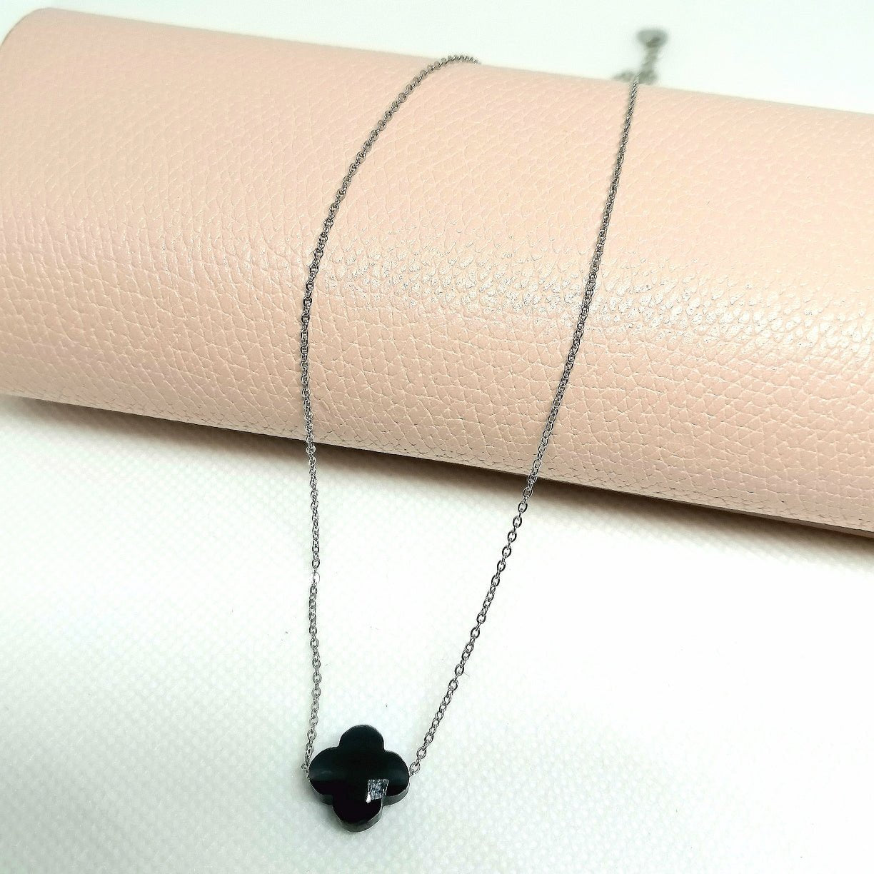Collier "MONICA" argenté avec pendentif bleu marine ou noir – Bijou en acier inoxydable
