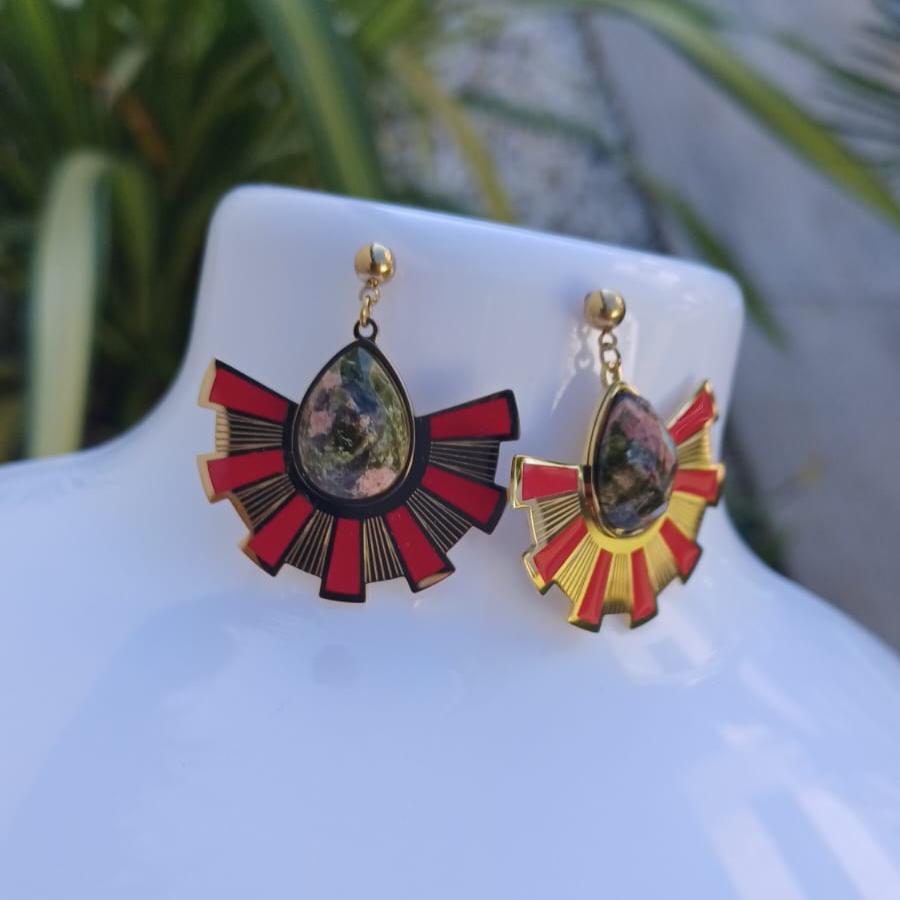 Boucles d’oreilles "MAGMA" dorées et rouges – Bijou femme tendance en acier inoxydable, robustes et hypoallergéniques