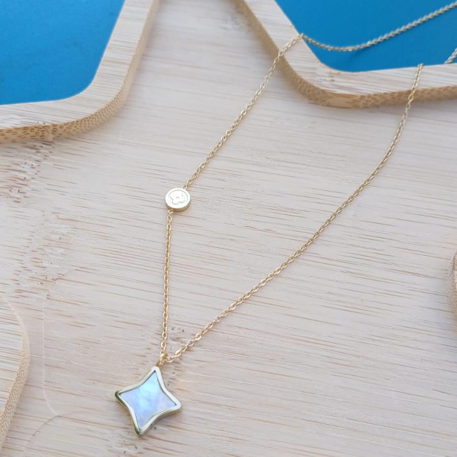 Collier "GLORIA" doré avec pierre nacre – Élégant, chic et résistant