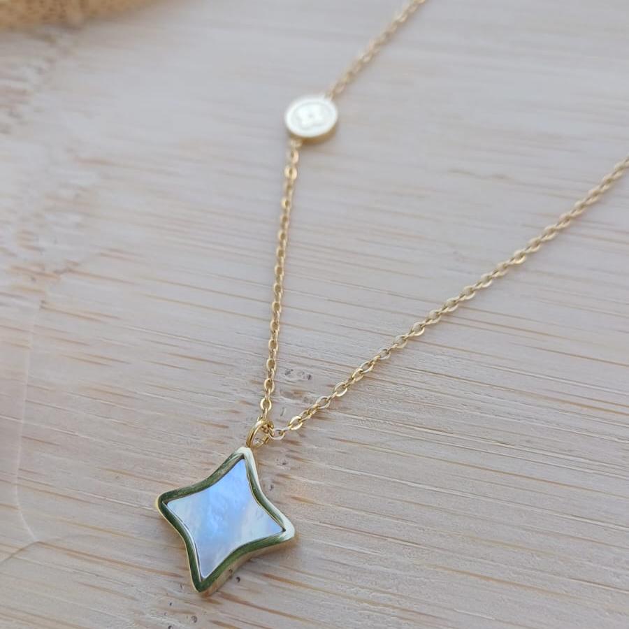 Collier "GLORIA" doré avec pierre nacre – Élégant, chic et résistant