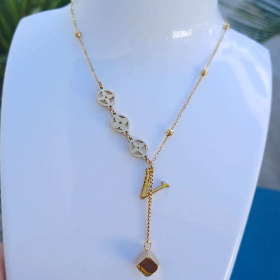 Collier VIOLETTA en Y avec pendentif lettre V – Acier inoxydable gold