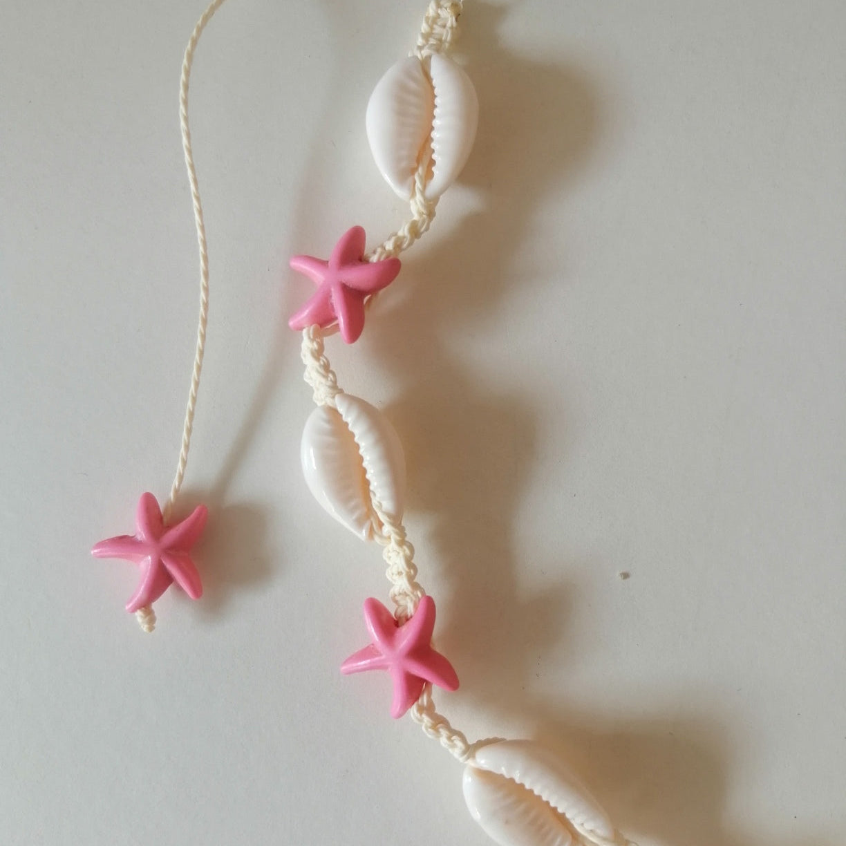 Collier SEYCHELLES – Coquillages et Étoiles de mer rose