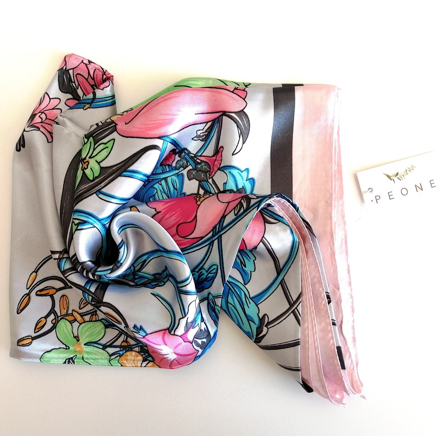 Le Carré Rose - Le foulard polyvalent