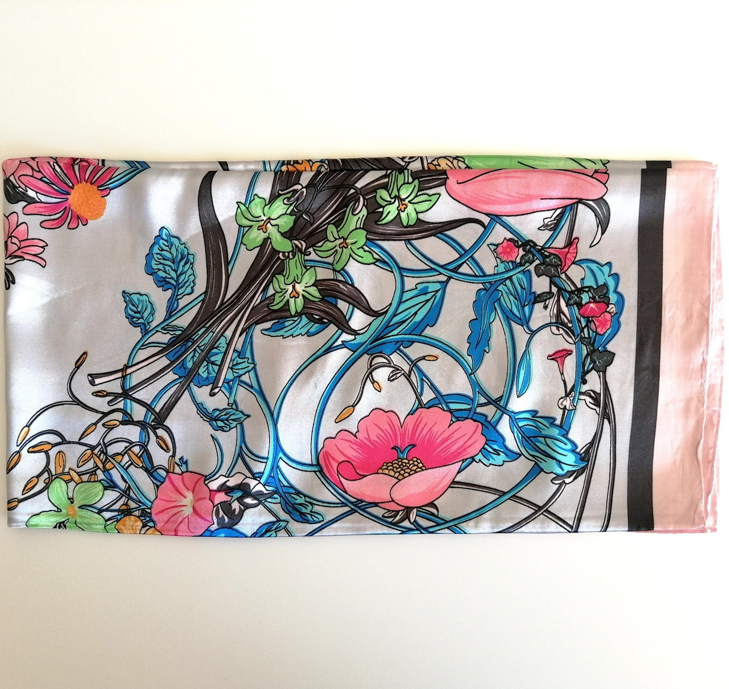 Le Carré Rose - Le foulard polyvalent