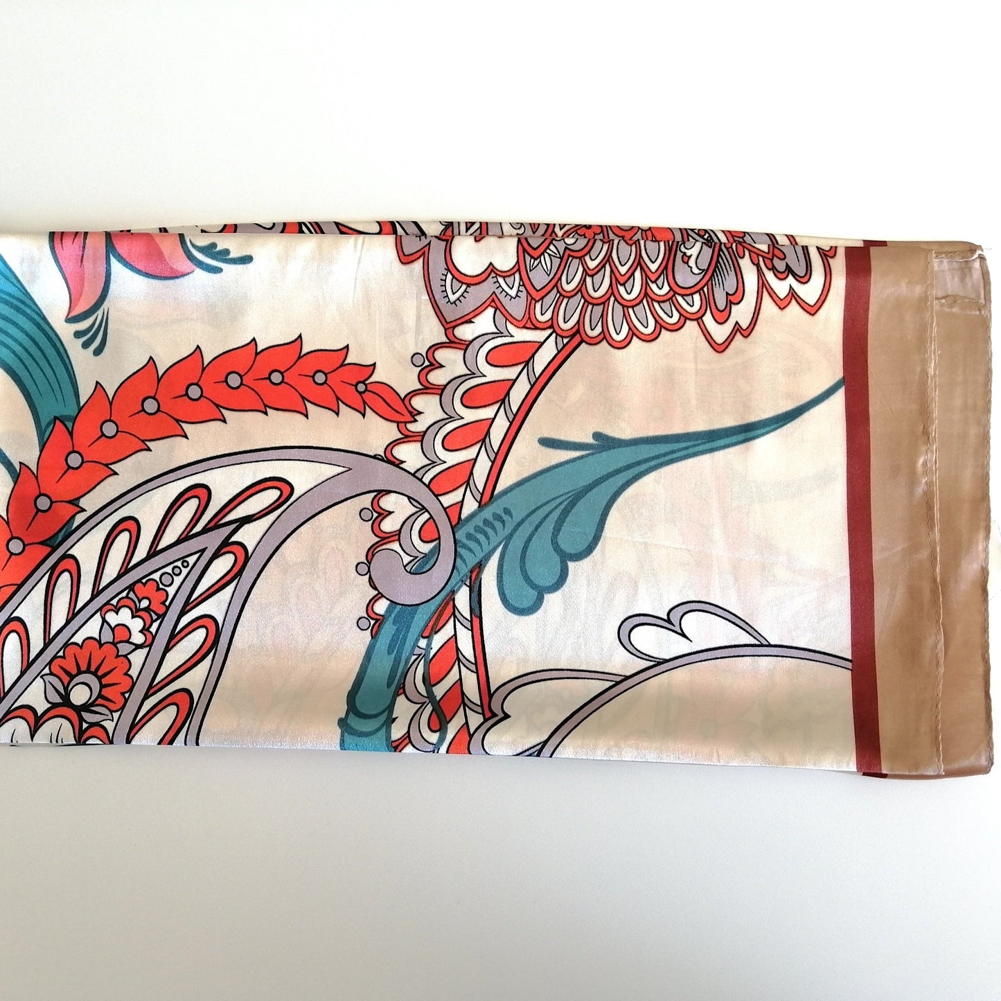 Le Carré Beige - Le foulard polyvalent