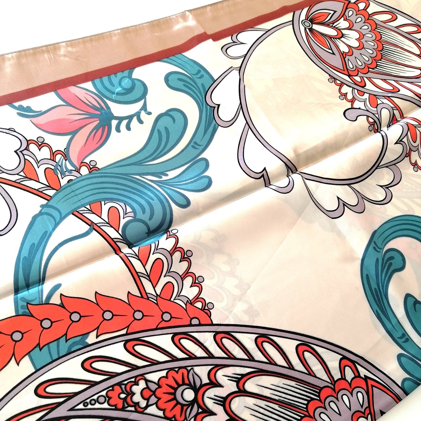 Le Carré Beige - Le foulard polyvalent