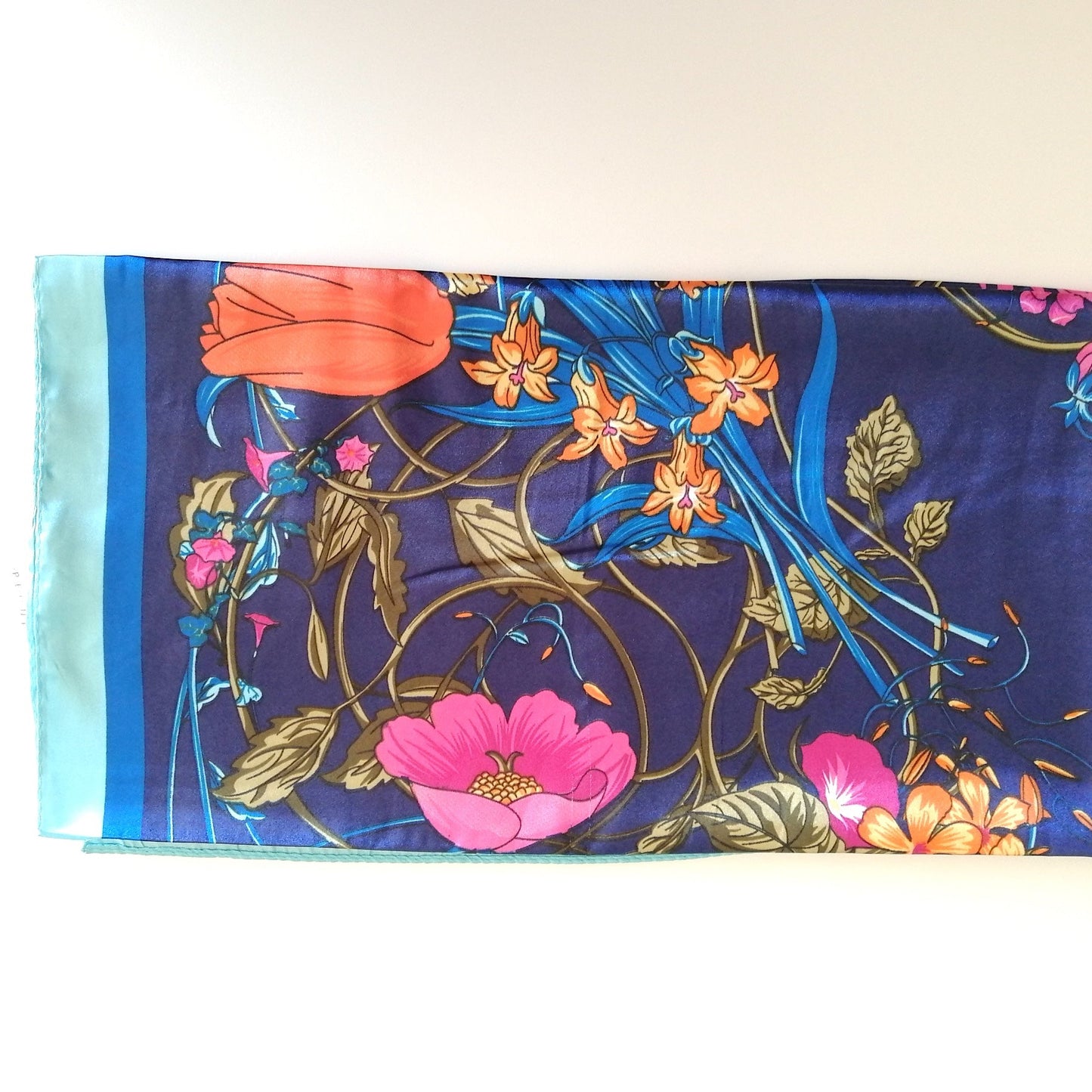 Le Carré Turquoise - Le foulard polyvalent