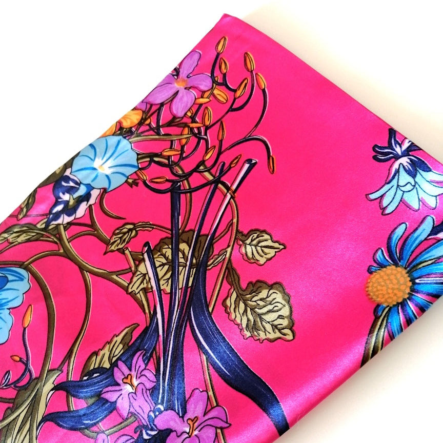 Le Carré Fuchsia - Le foulard polyvalent