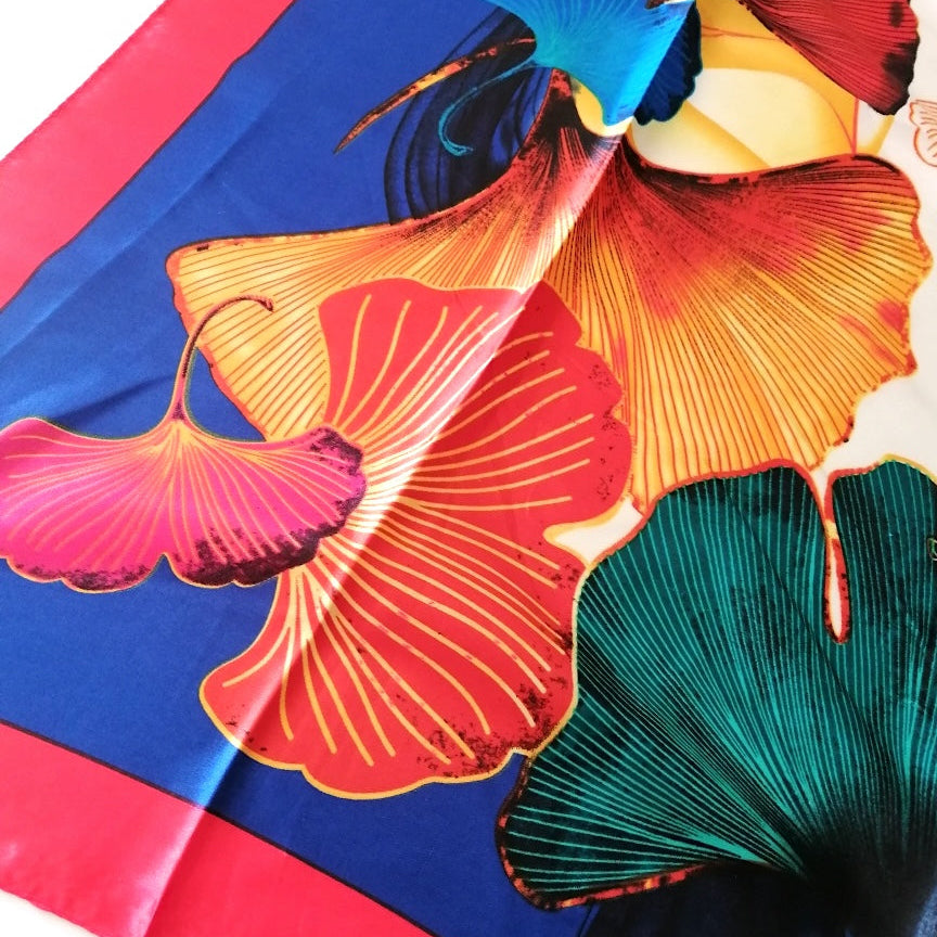 Le Carré Orange - Le foulard polyvalent