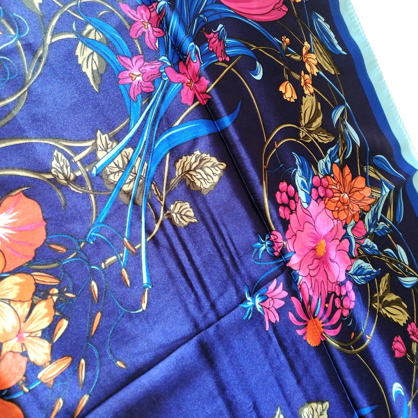 Le Carré Turquoise - Le foulard polyvalent