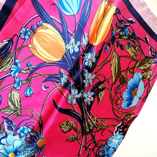 Le Carré Fuchsia - Le foulard polyvalent