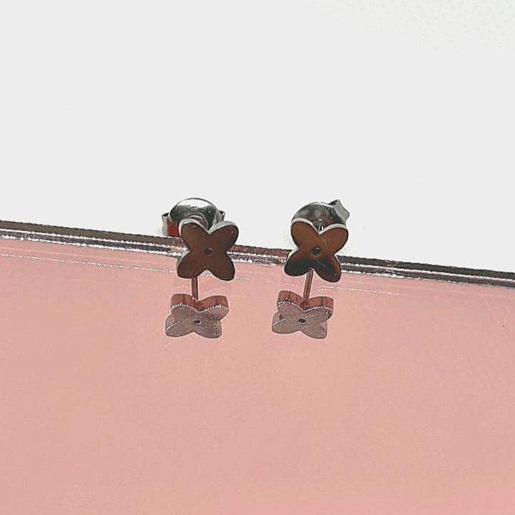 Boucles d’oreilles "EVA" argentées – Puces fleur en acier inoxydable